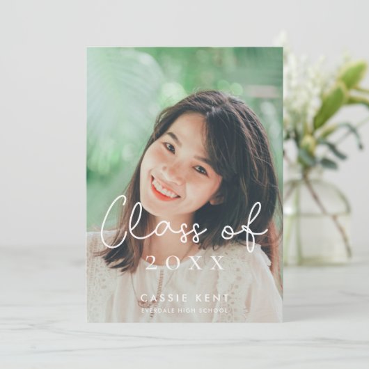 Schattigee Klasse van 2025 afstuderen foto Aankondiging (Staand voorkant)