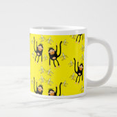 Schattigee kleine aap en bananen grote koffiekop (Rechts)