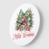 Schattigee kleine corgi met groene kerstboog grote klok (Hoek)