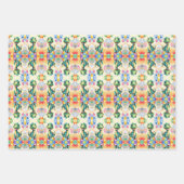 Schattigee kleine dinosaurus met veel kleurrijke b inpakpapier vel (Voorkant)