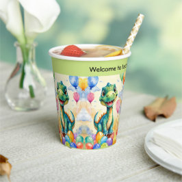 Schattigee kleine dinosaurus met veel kleurrijke b papieren bekers