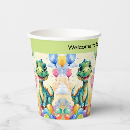 Schattigee kleine dinosaurus met veel kleurrijke b papieren bekers (Voorkant)