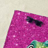 Schattigee kleine dinosaurus met veel kleurrijke b strandlaken (In situ)