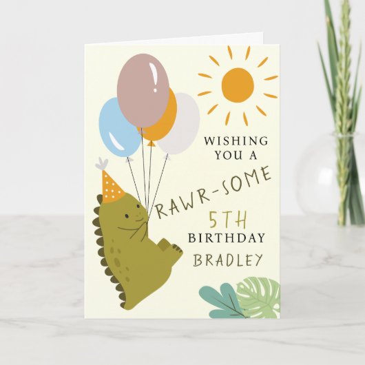 Schattigee kleine dinosaurus rawr-some birthday kaart (Voorkant)