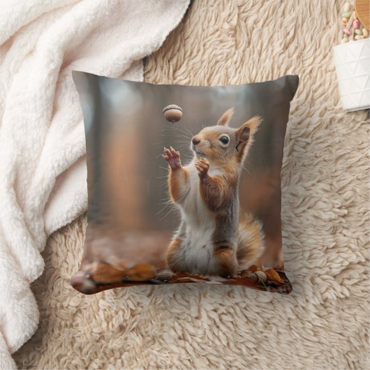 Schattigee kleine eekhoorn vangen een eikel kussen (Deken)