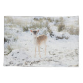 Schattigee kleine fawn in de wintersneeuw 1 #anima kussensloop (Achterkant)