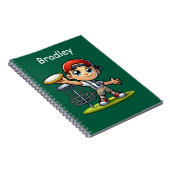 Schattigee kleine jongen die diskgolf speelt geper notitieboek (Rechterzijde)