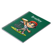 Schattigee kleine jongen die diskgolf speelt geper notitieboek (Linkerzijde)