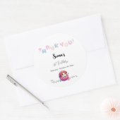 Schattigee kleine kitten 1e verjaardag Dank u Ronde Sticker (Envelop)