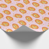 Schattigee kleine leeuwen met voetafdrukken op lic cadeaupapier (Hoek)