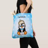 Schattigee kleine pinguïn in winter Pet met sneeuw Tote Bag (Dichtbij)