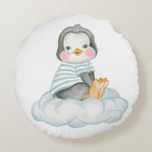 SCHATTIGEE KLEINE PINGUÏN ZITTEND OP EEN MAAN & CL ROND KUSSEN (Achterkant)