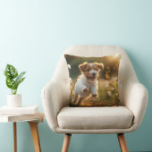 Schattigee kleine puppy achterna een vlinder kussen (Stoel)