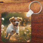 Schattigee kleine puppy achterna een vlinder sleutelhanger (Achterkant)