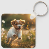 Schattigee kleine puppy achterna een vlinder sleutelhanger (Achterkant)