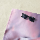 Schattigee kleine roze hagedis met grote blauwe og strandlaken (In situ)