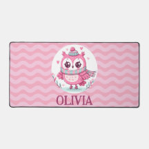 Schattigee kleine roze uil dragen sjaal en capucho