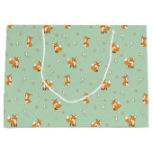 Schattigee kleine vossen patroon op groen groot cadeauzakje (Voorkant)