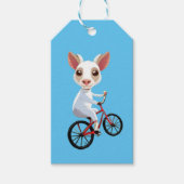 Schattigee kleine witte geit op een fiets cadeaulabel (Voorkant)