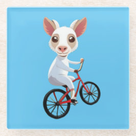 Schattigee kleine witte geit op een fiets glazen onderzetter