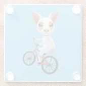 Schattigee kleine witte geit op een fiets glazen onderzetter (Achterkant)