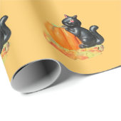 Schattigee kleine zwarte kat op een pompoen cadeaupapier (Rol Hoek)