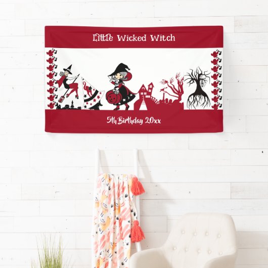 Schattigee kleine zwervende heks Halloween wit roo Spandoek (Insitu)