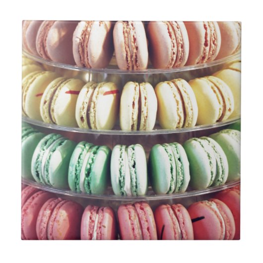 Schattigee kleurrijke dessert Franse Macaron Tegeltje (Voorkant)