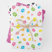 Schattigee kleurrijke dierenpootafdrukken en harte inpakpapier vel (In situ)