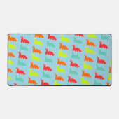 Schattigee kleurrijke dino's op blauw bureaumat (Voorkant)