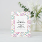 Schattigee kleurrijke donut patroon verjaardag uitnodiging briefkaart (Staand voorkant)