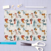 Schattigee kleurrijke grillige honden in pastelkri tissuepapier (Craft)