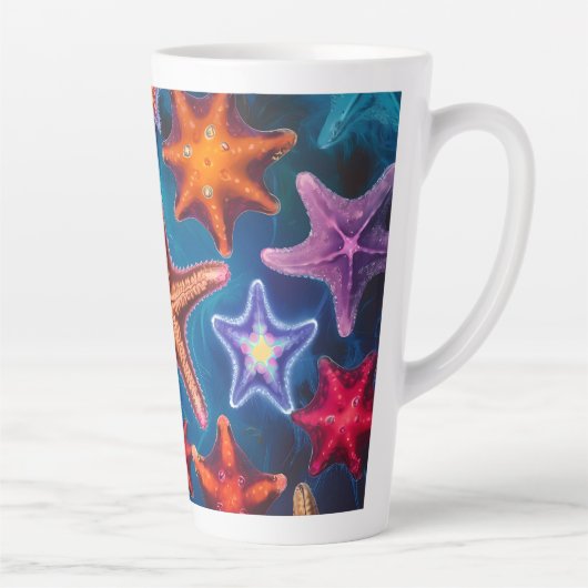 Schattigee kleurrijke kleine zeester in zee latte mok (Rechts)