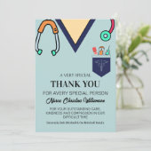 Schattigee kleurrijke scrubs verpleegster dank u k kaart (Staand voorkant)