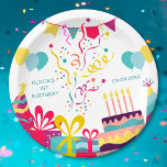 Schattigee kleurrijke verjaardagsfeest aangepaste  papieren bordje<br><div class="desc">Pas de tekst aan en creëer eenvoudig uw gepersonaliseerde verjaardagsfeestje papieren bord. Klik op Bewerken en selecteer vervolgens een tekst om de tekstkleur te wijzigen. U kunt dit ONTWERP ook overbrengen op andere Zazzle-producten en aanpassen aan de meeste Zazzle-items. Dank u voor het kiezen van onze design en stoppen door...</div>