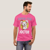 Schattigee Koala Doctor Funny Med Student Afstuder T-shirt (Voorkant volledig)