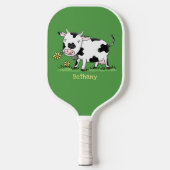 Schattigee koe in groene veld cartoon gepersonalis pickleball paddle (Voorkant)