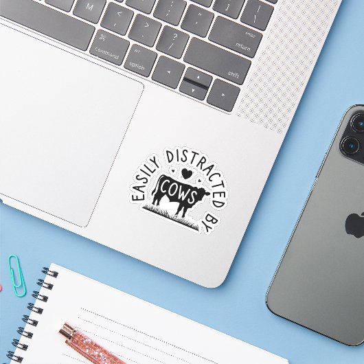 Schattigee Koe liefhebber - gemakkelijk afgeleid d Sticker (Laptop met iPhone)