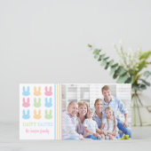 Schattigee konijnen blij met Pasen Feestdagenkaart (Staand voorkant)