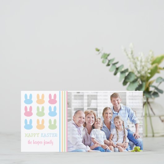 Schattigee konijnen blij met Pasen Feestdagenkaart (Staand voorkant)