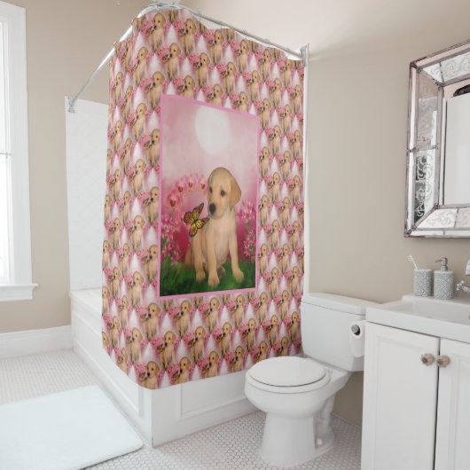 Schattigee Labrador Retriever Puppy Vlinderpatroon Douchegordijn (In situ)