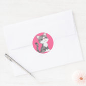 Schattigee lachende grijze tabby kat ronde sticker (Envelop)