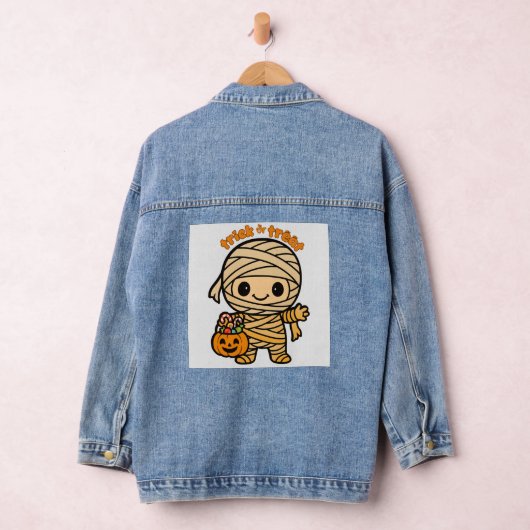 Schattigee Lachende Mummie Kind met Pompoen Snoep  Denim Jacket (Hangar)
