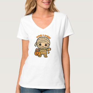 Schattigee Lachende Mummie Kind met Pompoen Snoep  T-shirt