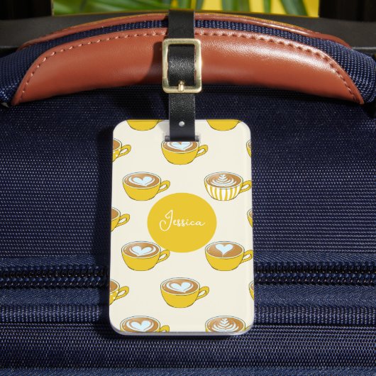 Schattigee latte kunst in gele koffiemokken patroo bagagelabel (Voorkant Insitu 2)