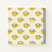 Schattigee latte kunst in gele koffiemokken patroo notitieboek (Achterkant)