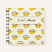 Schattigee latte kunst in gele koffiemokken patroo notitieboek (Voorkant)