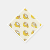 Schattigee latte kunst in gele koffiemokken patroo servet (Hoek)
