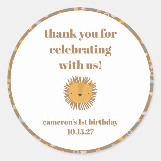 Schattigee leeuw baby dier aangepaste verjaardag d ronde sticker (Voorkant)