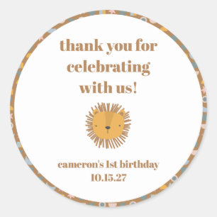 Schattigee leeuw baby dier aangepaste verjaardag d ronde sticker